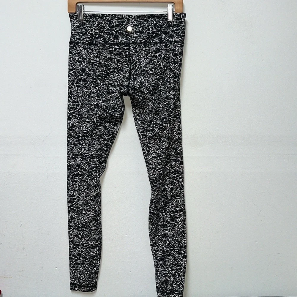 Lululemon Athletica Wunder under in ice wave Black and White Leggings size 8